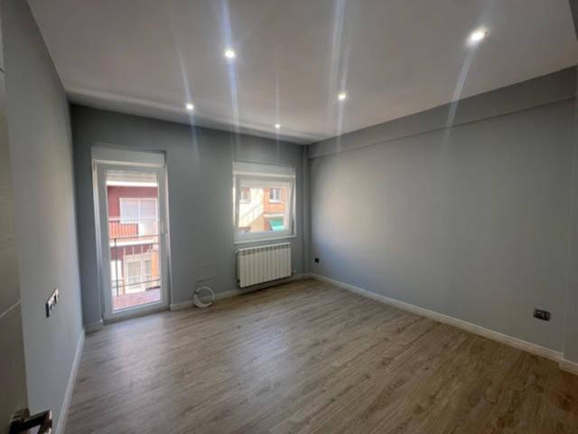 Piso Reformado al lado de Avd Portugal photo 0