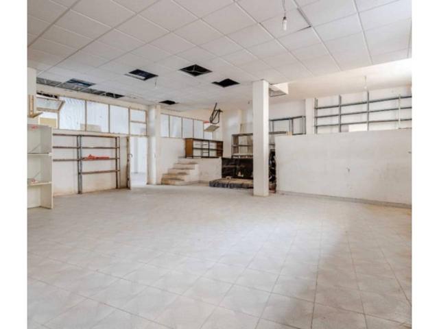 SE VENDE LOCAL EN BAZA photo 0