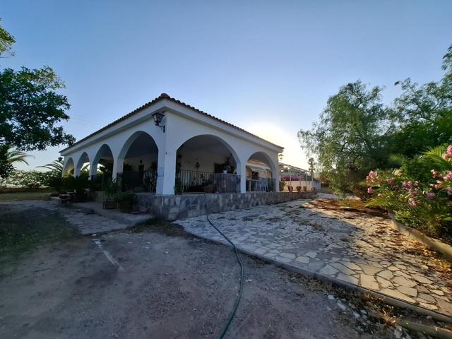 Casa de Campo para Reformar en Mutxamel - ¡Tu Oasis Espera! photo 0