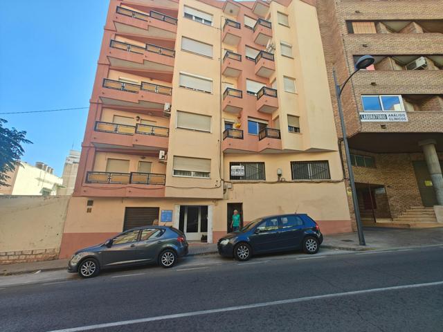 Amplio local comercial en Buñol photo 0