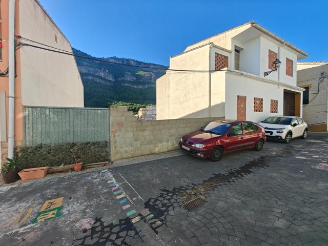 Casa es construcción con solar photo 0