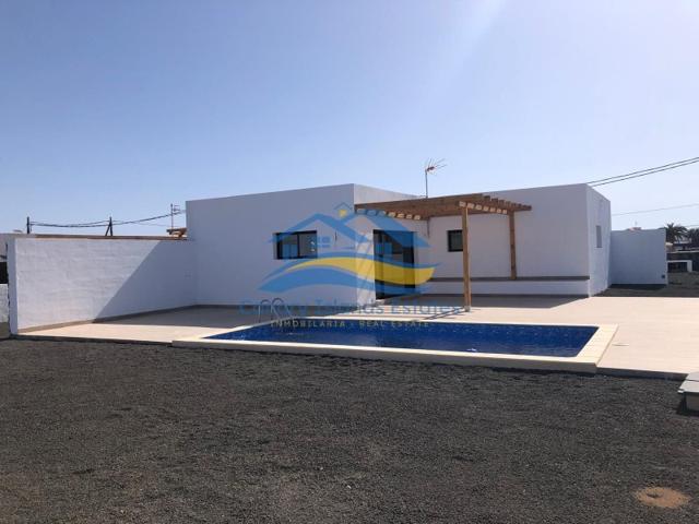 Villa En venta en La Oliva photo 0