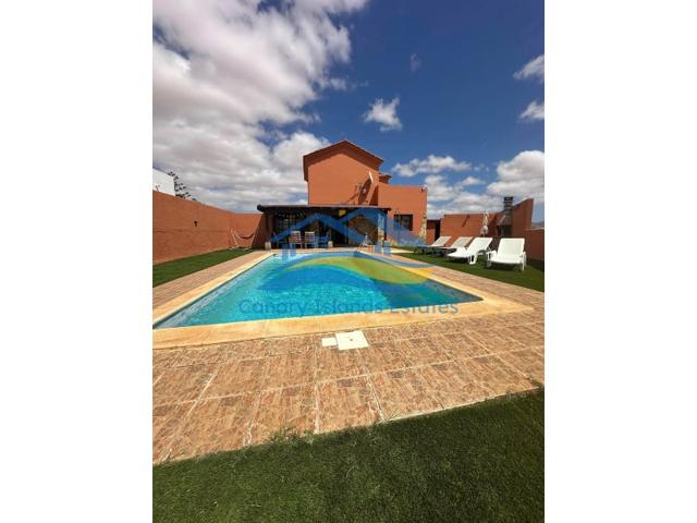 Villa En venta en Antigua photo 0