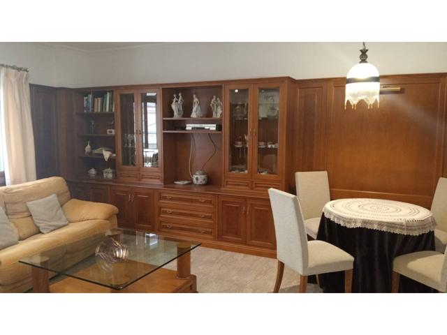 Edificio de 400m2 con dos plantas, garaje y local en planta baja. photo 0