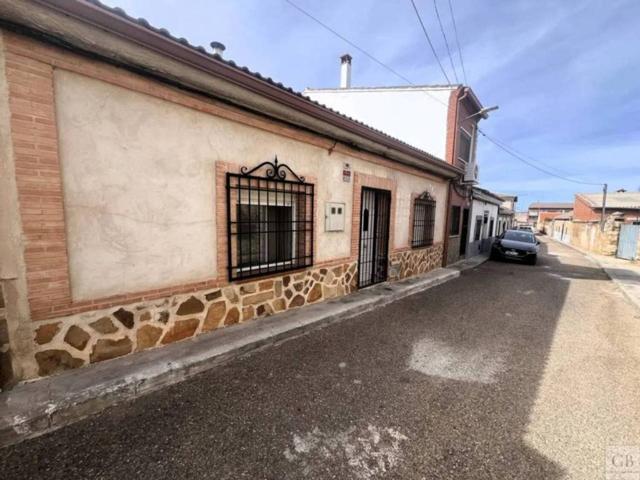 Casa adosada en venta en San Martín de Montalbán photo 0