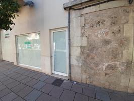 Local comercial con escaparates en Cabra. photo 0