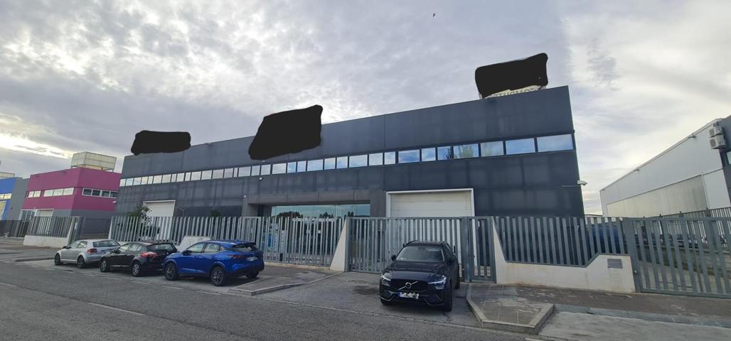 Nave Industrial en venta en Granada de 2700 m2 photo 0