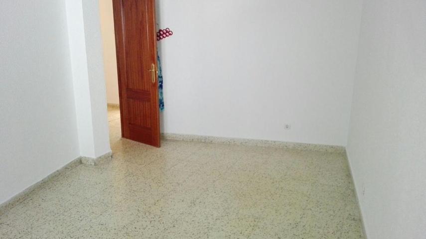 Piso reformado en Cuatro Caminos, Melilla photo 0