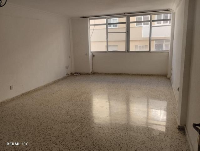 Piso en venta en Melilla de 116 m2 photo 0
