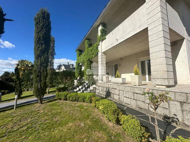 Chalet en venta en Santa Marta de Tormes photo 0