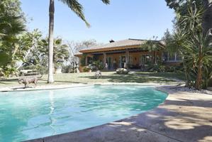Casa-Chalet en Venta en Nueva Andalucia Málaga photo 0