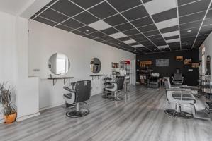 ¡Traspaso de barbería con estética en ubicación TOP de Palma! photo 0