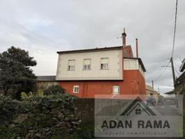 Venta de casa en Vilanova de arousa, de 170m2 con 4 dormitorios y 3 baños con plaza de garaje y trastero photo 0