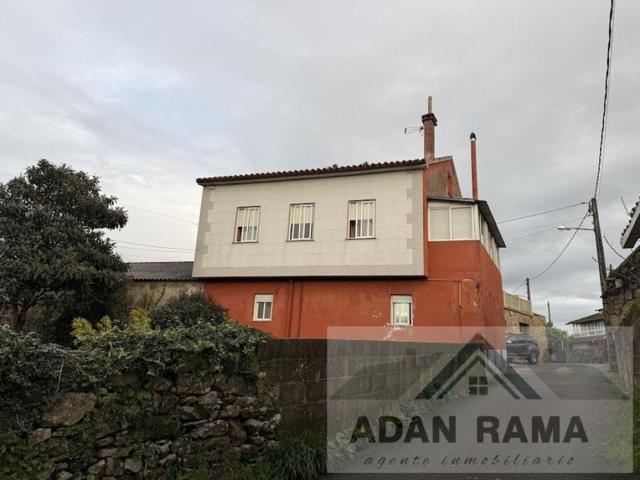 Venta de casa en Vilanova de arousa, de 170m2 con 4 dormitorios y 3 baños con plaza de garaje y trastero photo 0
