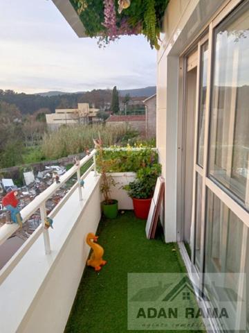 Venta de piso en Poio, de 87m2 con 3 dormitorios y 1 baño photo 0
