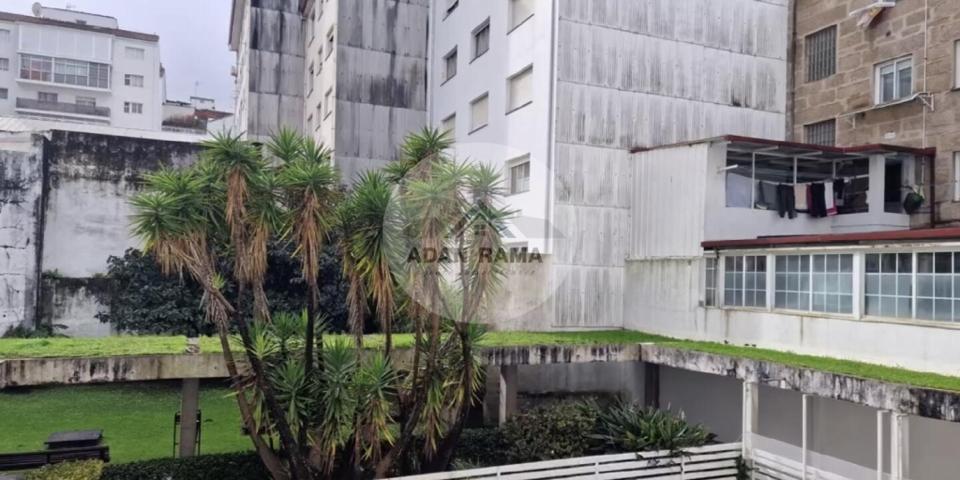 Venta de piso en Pontevedra, de 103m2 con 3 dormitorios y 2 baños photo 0