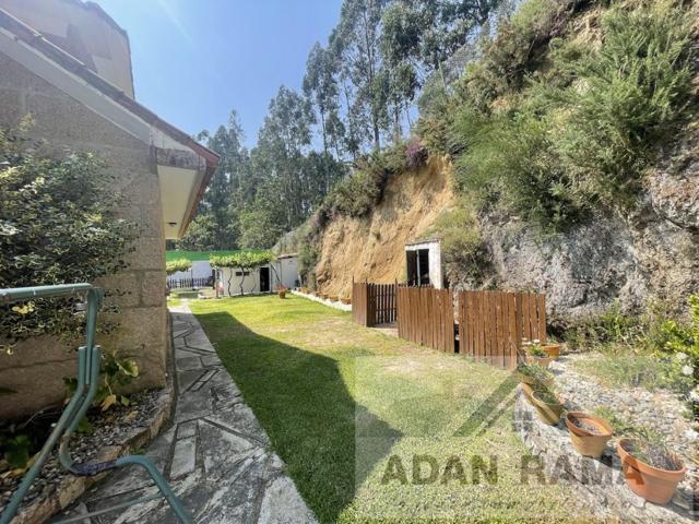 Venta de casa en Meis, de 325m2 con 5 dormitorios y 3 baños con plaza de garaje photo 0