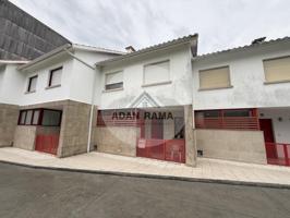 Venta de chalet adosado en Sanxenxo, de 280m2 con 4 dormitorios y 3 baños con plaza de garaje y trastero photo 0