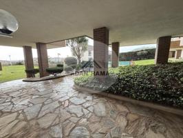 Venta de piso en Sanxenxo, con 3 dormitorios y 2 baños con plaza de garaje y trastero photo 0