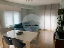 Venta de piso en Pontevedra, de 120m2 con 4 dormitorios y 2 baños, trastero photo 0