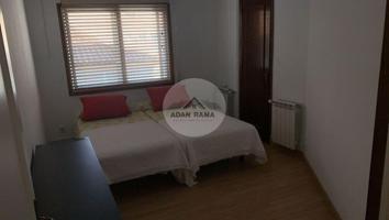 Venta de piso en Pontevedra, de 90m2 con 3 dormitorios y 1 baño, trastero photo 0