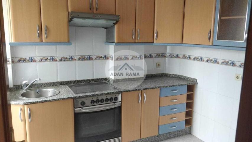 Venta de piso en Pontevedra, con 4 dormitorios y 1 baño photo 0