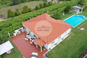 Venta de casa en Sanxenxo, de 680m2 con 14 dormitorios y 8 baños con plaza de garaje y trastero photo 0