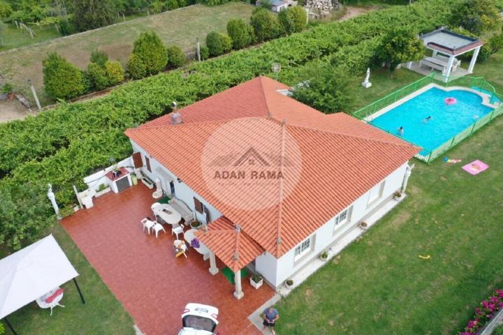 Venta de casa en Sanxenxo, de 680m2 con 14 dormitorios y 8 baños con plaza de garaje y trastero photo 0