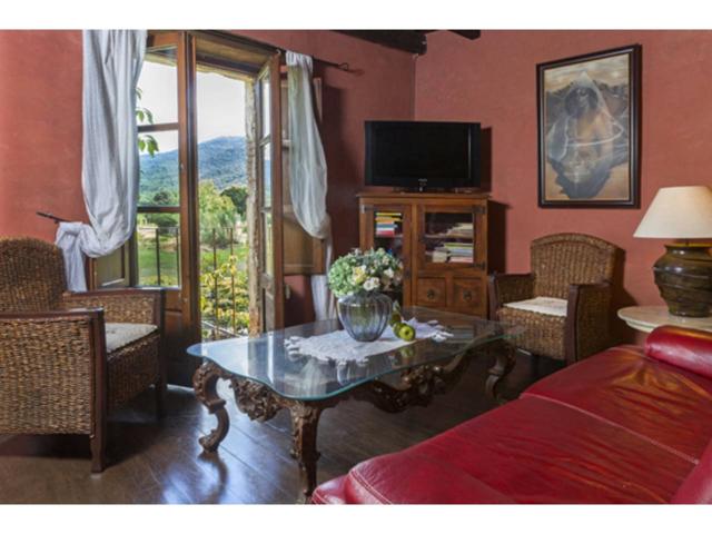 Venta de impresionante villa en La Cellera de Ter photo 0