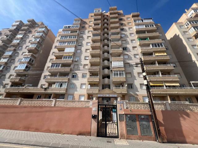 Apartamento reformado en altura con vistas al mar y laguna en Torrevieja photo 0