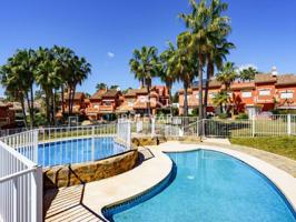 Amplia casa adosada de esquina con 230 m2 de jardín privado en la zona de Atalaya-Monte Biarritz photo 0