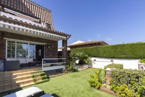 Unifamiliar Pareada En venta en Montgat photo 0
