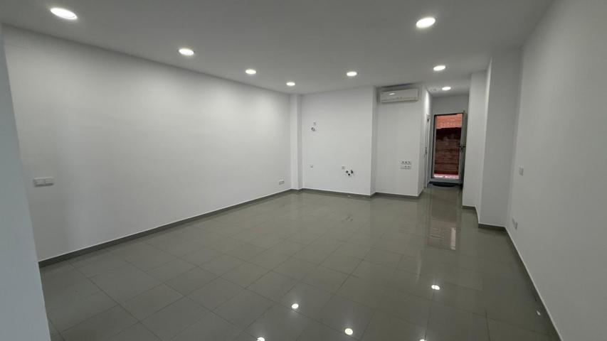 Local En venta en Badalona photo 0