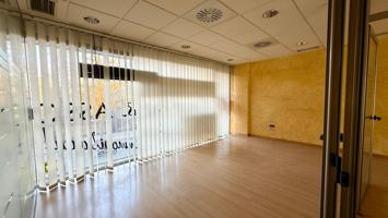 Local En venta en Mollet del Vallès photo 0