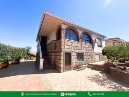 Unifamiliar Pareada En venta en Almendralejo photo 0