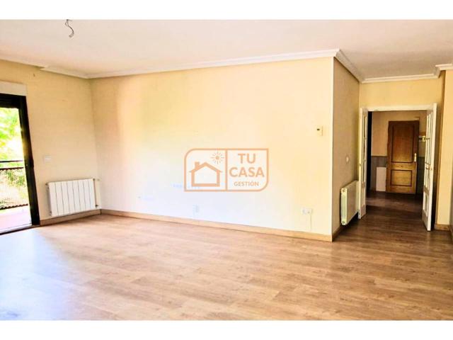 Venta de amplio piso en Plasencia photo 0