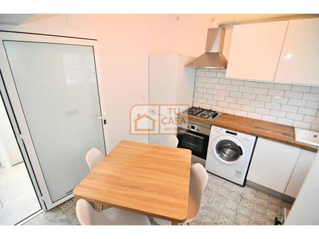 ¡Magnífica oportunidad de alquiler en Cáceres! Casa de planta baja totalmente reformada con mobiliario a estrenar photo 0