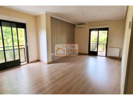 Venta piso de cuatro dormitorios al lado de los juzgados de Plasencia photo 0