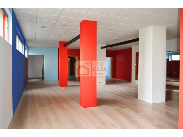 Alquiler de local en esquina, Cáceres photo 0