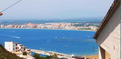 Precioso DUPLEX con vistas en Roses. Precio 255.000 photo 0