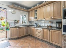SE VENDE ESPECTACULAR CAS EN ZONA INMEJORABLE photo 0