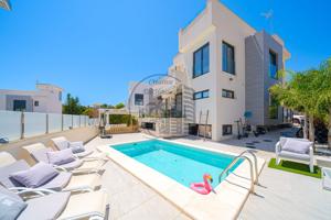 Villa En venta en La Nucia photo 0