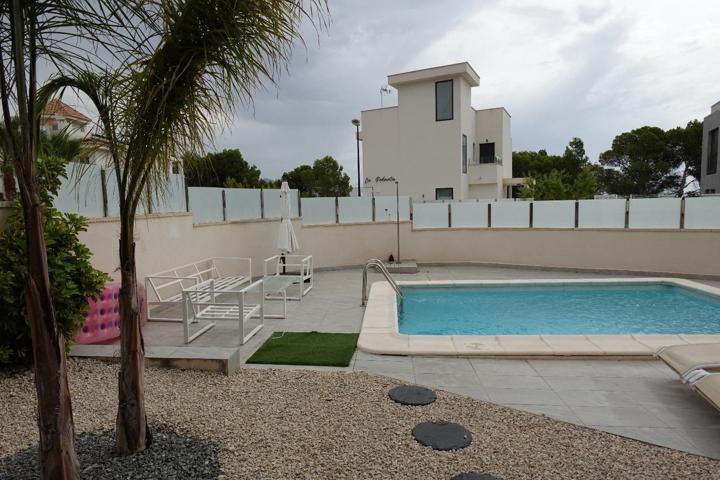 Villa En venta en La Nucia photo 0