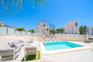 Villa En venta en La Nucia photo 0