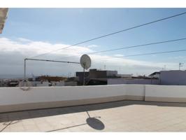 Casa con azotea y local en planta baja como garaje photo 0