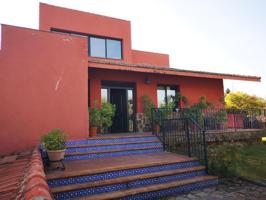 Casa - Chalet en venta en Linares de 328 m2 photo 0