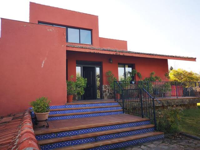 Casa - Chalet en venta en Linares de 328 m2 photo 0