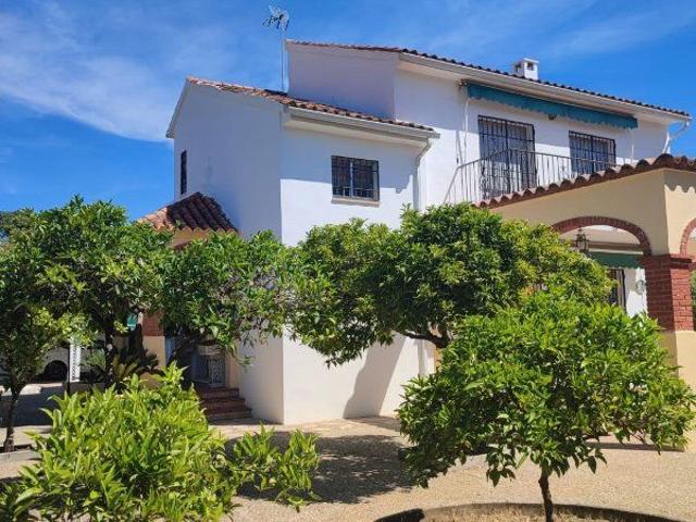 Chalet en alquiler en Arruzafilla – Brillante. Vive el espacio, la privacidad y la tranquilidad en una de las zonas más chic de Córdoba. photo 0