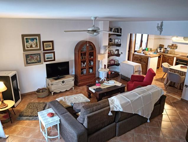 Amplia casa con buhardilla y apartamento independiente en Alcolea, a solo 10 minutos de Córdoba capital. photo 0