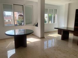 AMPLIO PISO CON TRASTERO EN OLLERIAS photo 0